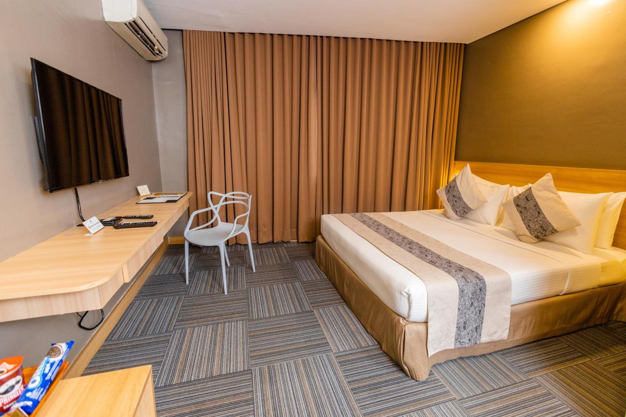 Madison 101 Hotel + Tower Quezon City Exterior photo